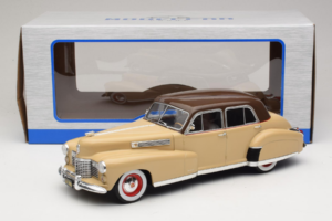 Cadillac Fleetwood Series 60 Special Bege MCG 1:18 MCG18656 Metal - imagem 6 de 6
