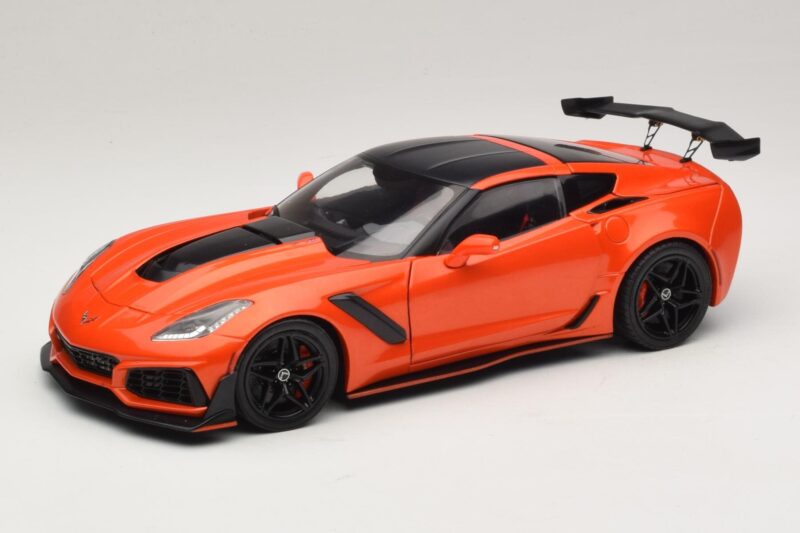 Chevrolet Corvette C7 ZR1 Vermelho IXO 1:18 U18RDC001-FO Metal