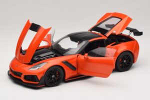 Chevrolet Corvette C7 ZR1 Vermelho IXO 1:18 U18RDC001-FO Metal - imagem 2 de 8