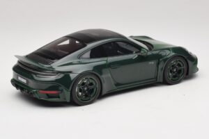 Porsche 911 992 Turbo S Brabus 900 Rocket R Mean Green GT Spirit 1:18 GT959 Resina - imagem 2 de 6