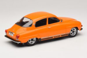 Saab 96 V4 Laranja MCG 1:18 MCG18654 Metal - imagem 2 de 6