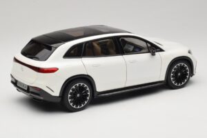 Mercedes EQS SUV X296 Manufaktur Diamond White NZG 1:18 B66960590 Metal - imagem 3 de 8