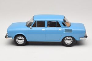 Skoda 100 LS Azul Claro MCG 1:18 MCG18782 Metal - imagem 3 de 6