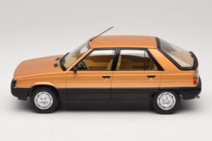 Renault 11 GTL Dourado MCG 1:18 MCG18590 Metal - imagem 3 de 6