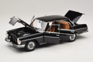 Mercedes 280 SE W108 Preto Norev 1:18 183360 Metal - imagem 2 de 8