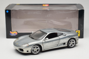 Ferrari 360 Modena Prateado Cromado Hot Wheels 1:18 27774 Metal - imagem 8 de 8