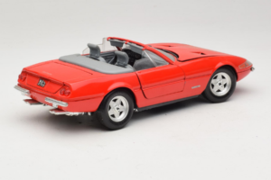 Ferrari 365 GTS/4 Spider Vermelho Techno Giodi 1:18 40028-P1 Metal - imagem 3 de 8