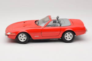 Ferrari 365 GTS/4 Spider Vermelho Techno Giodi 1:18 40028-P1 Metal - imagem 4 de 8