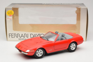 Ferrari 365 GTS/4 Spider Vermelho Techno Giodi 1:18 40028-P1 Metal - imagem 8 de 8