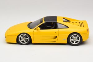 Ferrari F355 Spider Amarelo com Teto Preto UT Models 1:18 180074030-P4 Metal - imagem 4 de 8