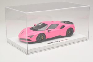 Ferrari SF90 Pack Fiorano Brilhante Qatar Pink BBR 1:18 RACELINE137 Resina - imagem 6 de 7