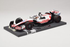 Haas VF-22 K. Magnussen Pole Position Brazilian GP 2022 Minichamps 1:18 117222120 Resina