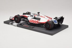 Haas VF-22 K. Magnussen Pole Position Brazilian GP 2022 Minichamps 1:18 117222120 Resina - imagem 5 de 7
