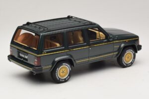 Jeep Cherokee XJ Limited Dark Hunter Green Otto 1:18 OT1340 Resina - imagem 2 de 6