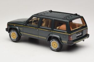 Jeep Cherokee XJ Limited Dark Hunter Green Otto 1:18 OT1340 Resina - imagem 5 de 6