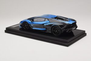 Lamborghini Revuelto Blue Black IVY Merit 1:18 REMC040 Resina - imagem 5 de 7