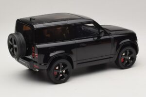 Land Rover Defender 90 L663 P400 X-Dynamic HSE Santorini Black GT Spirit 1:18 GT992 Resina - imagem 2 de 6