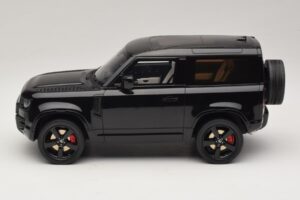 Land Rover Defender 90 L663 P400 X-Dynamic HSE Santorini Black GT Spirit 1:18 GT992 Resina - imagem 3 de 6