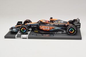 McLaren MCL36 #3 D. Ricciardo Abu Dhabi GP 2022 Minichamps 1:18 537224003 Resina - imagem 3 de 7