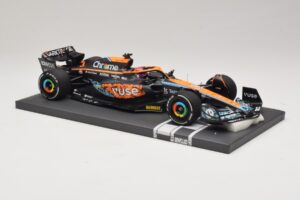 McLaren MCL36 #3 D. Ricciardo Abu Dhabi GP 2022 Minichamps 1:18 537224003 Resina - imagem 4 de 7