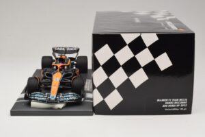 McLaren MCL36 #3 D. Ricciardo Abu Dhabi GP 2022 Minichamps 1:18 537224003 Resina - imagem 6 de 7