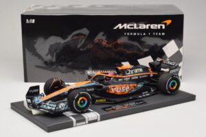 McLaren MCL36 #3 D. Ricciardo Abu Dhabi GP 2022 Minichamps 1:18 537224003 Resina - imagem 7 de 7