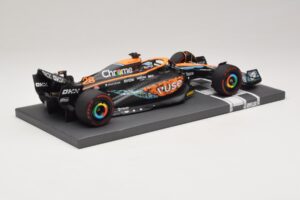 McLaren MCL36 O. Piastri Abu Dhabi Test 2022 Minichamps 1:18 537221828 Resina - imagem 2 de 7