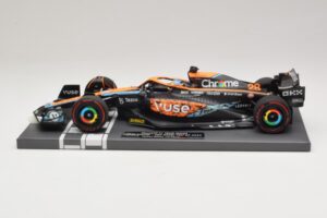McLaren MCL36 O. Piastri Abu Dhabi Test 2022 Minichamps 1:18 537221828 Resina - imagem 3 de 7
