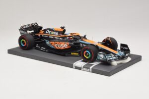 McLaren MCL36 O. Piastri Abu Dhabi Test 2022 Minichamps 1:18 537221828 Resina - imagem 4 de 7