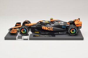 McLaren MCL60 #4 L. Norris 2nd Place Japanese GP 2023 Minichamps 1:18 537233504 Resina - imagem 3 de 7