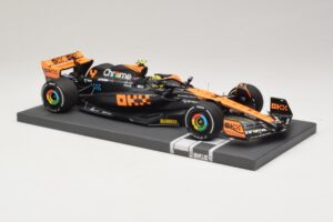 McLaren MCL60 #4 L. Norris 2nd Place Japanese GP 2023 Minichamps 1:18 537233504 Resina - imagem 4 de 7