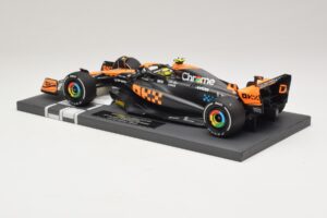 McLaren MCL60 #4 L. Norris 2nd Place Japanese GP 2023 Minichamps 1:18 537233504 Resina - imagem 5 de 7
