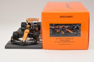 McLaren MCL60 #4 L. Norris 2nd Place Japanese GP 2023 Minichamps 1:18 537233504 Resina - imagem 6 de 7