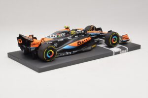 McLaren MCL60 #4 L. Norris Australian GP 2023 Minichamps 1:18 537232104 Resina - imagem 2 de 7