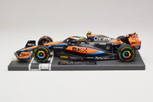 McLaren MCL60 #4 L. Norris Australian GP 2023 Minichamps 1:18 537232104 Resina - imagem 3 de 7
