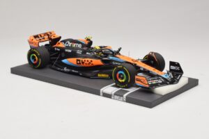 McLaren MCL60 #4 L. Norris Australian GP 2023 Minichamps 1:18 537232104 Resina - imagem 4 de 7