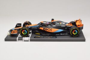 McLaren MCL60 #81 O. Piastri Hungarian GP 2023 Minichamps 1:18 537233081 Resina - imagem 3 de 7