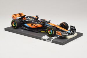 McLaren MCL60 #81 O. Piastri Hungarian GP 2023 Minichamps 1:18 537233081 Resina - imagem 4 de 7