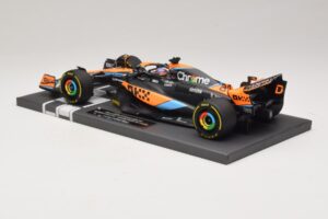 McLaren MCL60 #81 O. Piastri Hungarian GP 2023 Minichamps 1:18 537233081 Resina - imagem 5 de 7