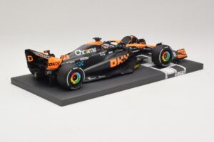 McLaren MCL60 #81 O. Piastri Japanese GP 2023 Minichamps 1:18 537233581 Resina - imagem 2 de 7
