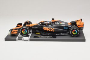 McLaren MCL60 #81 O. Piastri Japanese GP 2023 Minichamps 1:18 537233581 Resina - imagem 3 de 7