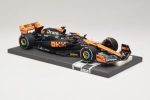 McLaren MCL60 #81 O. Piastri Japanese GP 2023 Minichamps 1:18 537233581 Resina - imagem 4 de 7