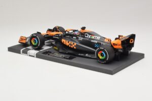 McLaren MCL60 #81 O. Piastri Japanese GP 2023 Minichamps 1:18 537233581 Resina - imagem 5 de 7