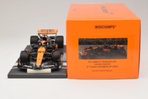 McLaren MCL60 #81 O. Piastri Japanese GP 2023 Minichamps 1:18 537233581 Resina - imagem 6 de 7
