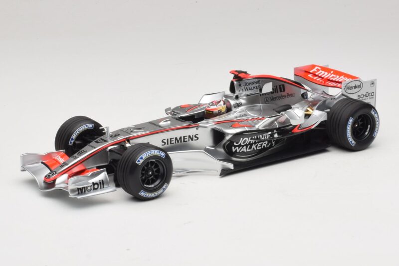 McLaren MP4/21 #3 K. Raikkonen 2006 Minichamps 1:18 530061803 Resina