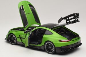 Mercedes AMG GT Black Series C190 Matt Green Metallic Minichamps 1:18 110032022 Metal - imagem 5 de 8