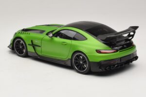 Mercedes AMG GT Black Series C190 Matt Green Metallic Minichamps 1:18 110032022 Metal - imagem 7 de 8
