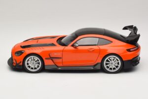 Mercedes AMG GT Black Series C190 Laranja com Jantes Prateadas Minichamps 1:18 110032024 Metal - imagem 4 de 8