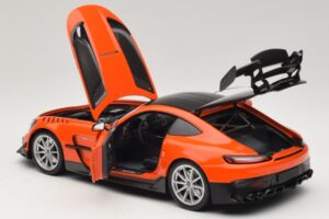 Mercedes AMG GT Black Series C190 Laranja com Jantes Prateadas Minichamps 1:18 110032024 Metal - imagem 5 de 8