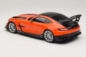Mercedes AMG GT Black Series C190 Laranja com Jantes Prateadas Minichamps 1:18 110032024 Metal - imagem 7 de 8